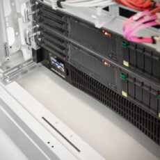 Zasilacz awaryjny UPS Online Rack 19" LCD 3kVA/3kW6x12V/9Ah 8xC13 1xC19/C20 USB RS232 RJ45 GŁ.600mm (WYPRZEDAŻ)