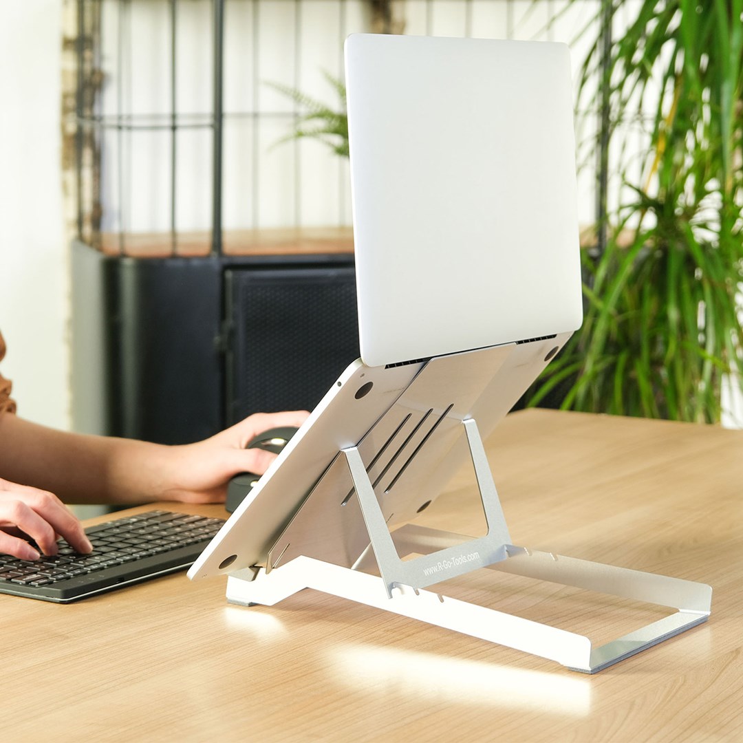 Podstawka pod laptopa R-Go Riser Basic - Notebook-Ständer - ergonomisch klappbar und verstellbar, AGR zertifiziert, leichtes Hylite Aluminium - 55.9 cm - 10" - 22" - Silber