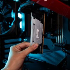 KINGSTON DDR4 8GB 3200MT/s CL16 DIMM FURY Renegade RGB