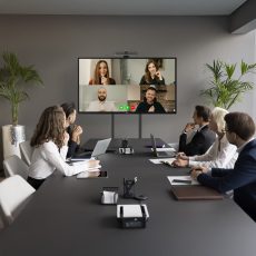 MACLEAN STAND / WÓZEK DO TV, PÓŁKA NA KAMERĘ, NA KÓŁKACH, 37-70", MAX. OBCIĄŻENIE 45KG/5KG PÓŁKA, MAX. VESA 600X400 MC-113 B